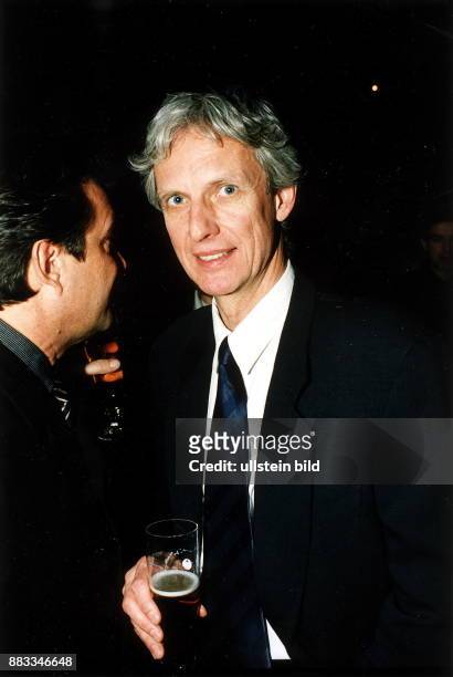 Schauspieler, Regisseur; D - mit einem Bierglas auf einem Empfang anlässlich der Berlinale - Februar 1999