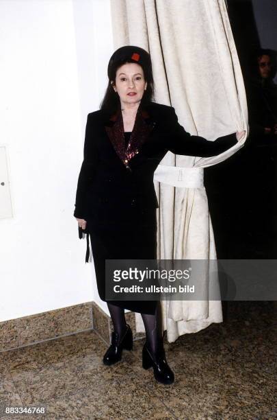 Ingrid Caven *- Sängerin, Schauspielerin, D - auf einem Empfang anlässlich der Berlinale - Februar 1999