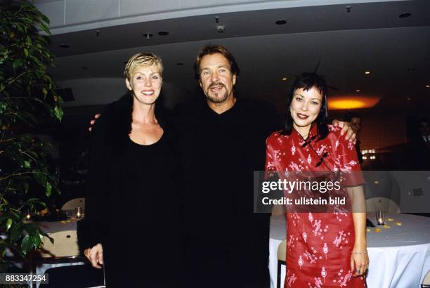 Götz George *- Schauspieler, D mit seiner Lebensgefährtin Marika Ulrich und seiner Tochter Tanja Nicole George - September 1999