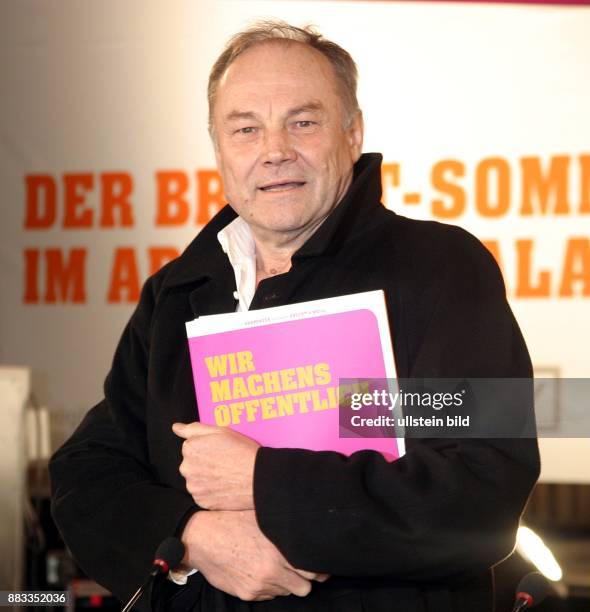 Schauspieler Klaus Maria Brandauer - Pressekonferenz zu DIE DREIGROSCHENOPER im Admiralspalast in Berlin