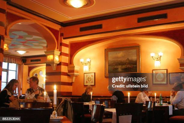 Deutschland , Berlin - Mitte: - Das persische Restaurant HASIR in der Oranienburger Strasse