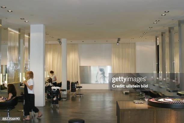 Deutschland , Berlin - Mitte - Der Friseursalon von Promifriseur Shan Rahimkhan am Gendarmenmarkt