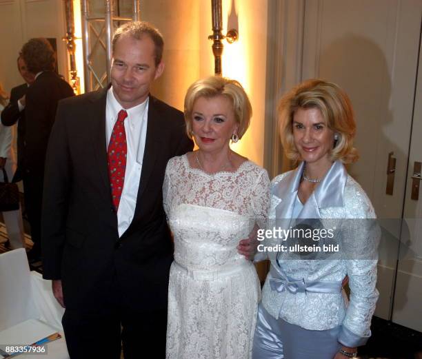 Mohn, Liz - stellvertretende Vorsitzende der Bertelsmann Stiftung, D - mit Tochter Brigitte und Sohn Christoph -