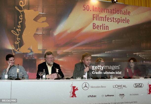 Internationale Filmfestspiele in Berlin Pressekonferenz zu dem Spielfilm "Myrkrahöfdinginn ": v.l. Der Schauspieler Hilmir Snaer Gudnason, N.N.,...