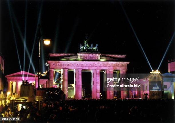 Deutschland, Berlin: Silvester am BrandenburgerTor - 31.12..1999