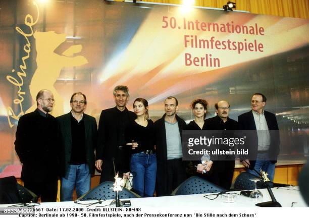 Internationale Filmfestspiele in Berlin nach der Pressekonferenz von "Die Stille nach dem Schuss" v.l.: N.N., N.N., N.N., Nadja Uhl, Martin Wuttke,...