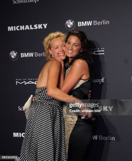 Riemann, Katja - Schauspielerin, D - kommt mit Minu Barati zur Fashionshow des Labels "Michalsky" waehrend der Mercedes-Benz Fashion Week in Berlin -