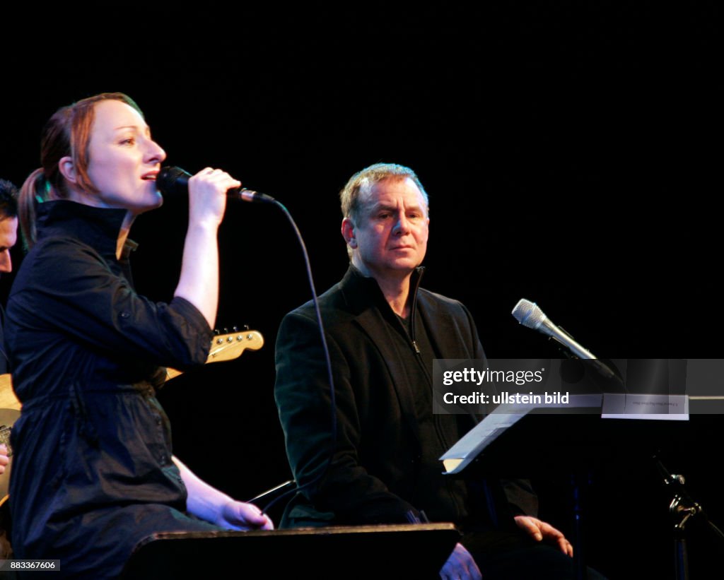 Krol, Joachim - Schauspieler, D - mit Saengerin Inga Luehning bei den Proben zu 'Tell Me The Truth About Love' im Tipi Zelt in Berlin