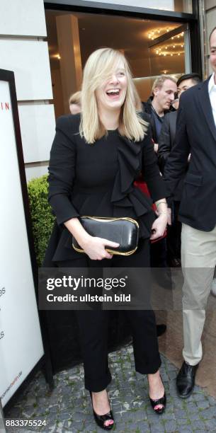 Die britische Designerin Sarah Burton vom Label Alexander McQueen kommt zu einem Cocktailempfang in den Shop The Corner in Berlin