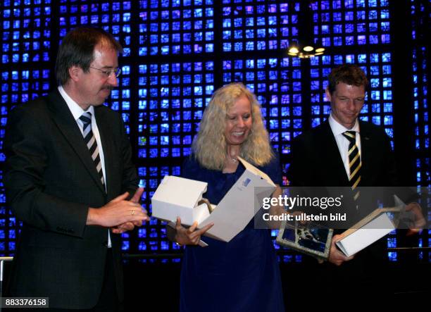 Martin Germer, Pfarrer der Gedächtniskirche, Unternehmerin Catherine von Fürstenberg-Dussmann, Geschäftsführer Alfred Kärcher Vertriebs-GmbH vl...