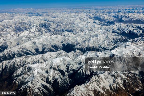 aerial view from the air to hussain abad,sust ,pakistan, karakorum, central asia - cordilheira karakorum imagens e fotografias de stock