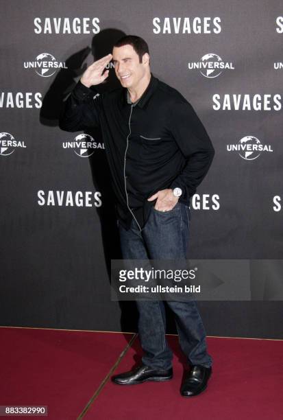 Schauspieler John Travolta aufgenommen bei einem Pressetermin zum Film "Savages" im Hotel-Adlon in Berlin