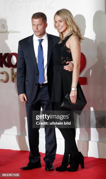 Schauspieler Til Schweiger und Freundin Svenja Holtmann aufgenommen bei der Filmpremiere von "Kokowääh 2" im Kino Cinestar in Berlin
