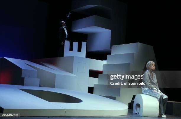 Die Schauspieler Stephan Benson und Judy Winter aufgenommen bei den Proben zu dem Stück "Hilde Knef Der Teufel und die Diva" im Theater am Kudamm in...