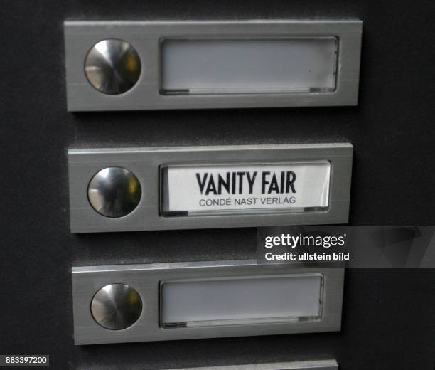 Berlin - Mitte: Klingelschild der Zeitschrift Vanity Fair des Conde Nast Verlag