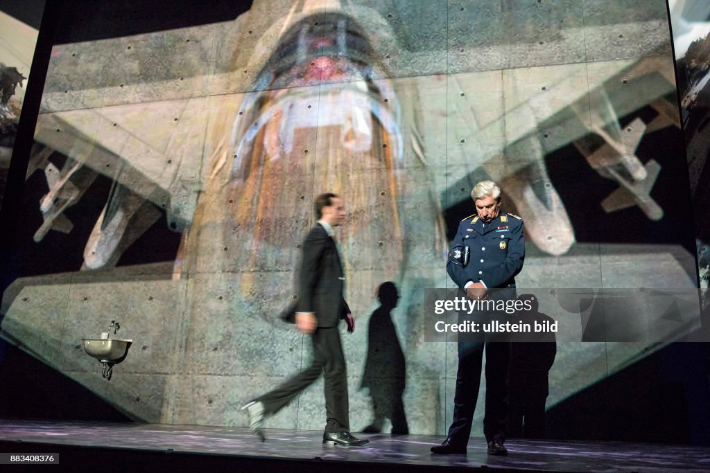 Deutsches Theater Terror