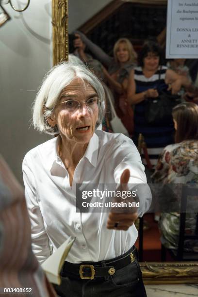 Berliner Ensemble. Buchpremiere! DONNA LEON, EWIGE JUGEND. Commissario Brunettis fuenfundzwanzigster Fall. Donna Leon im Gespraech mit Shelly...