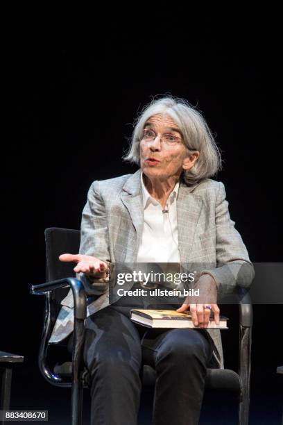 Berliner Ensemble. Buchpremiere! DONNA LEON, EWIGE JUGEND. Commissario Brunettis fuenfundzwanzigster Fall. Donna Leon im Gespraech mit Shelly...