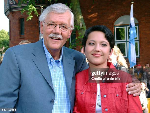 Moderator, D mit der Moderatorin Madeleine Wehle in Burg auf Fehmarn