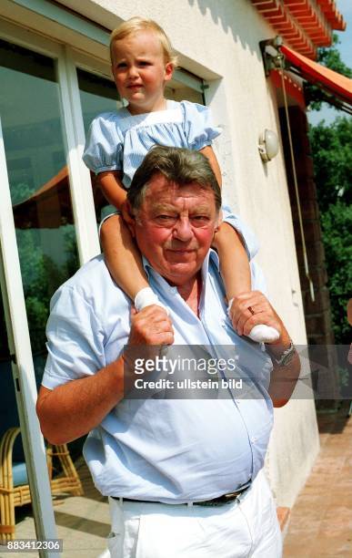 Strauss, Franz Josef *06.09..1988+ Politiker, CSU, D - mit Enkeltochter Michaela im Ferienhaus bei Nizza