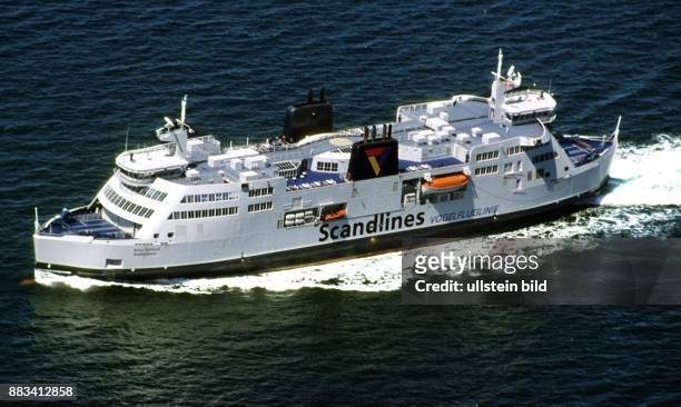 Das Fährschiff Prins Richard der dänischen Reederei Scandlines. An der Backbord-Seite des Rumpfes den Schriftzug der Scandlines AG sowie die...