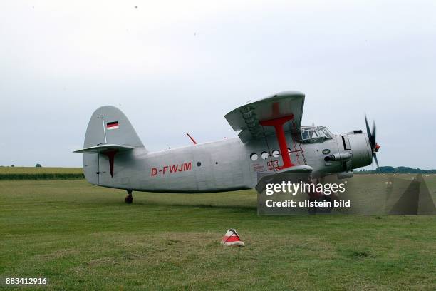 Die AN-2 ist der größte Doppeldecker der Welt. Oldtimer; Propellermaschine; Propellerflugzeug .