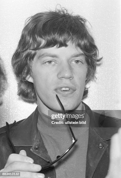 Mick Jagger *- Musiker, Saenger; Grossbritannien Saenger der Rockgruppe Rolling Stones beim Konzert der Rolling Stones in der Ernst Merck Halle in...