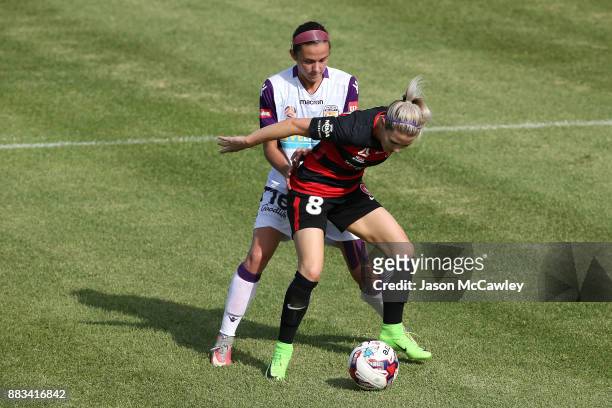 Erica Halloway of the Wanderers is challenged by Amanda Frisbie of the Glory during the round six W-League match between the Western Sydney Wanderers...