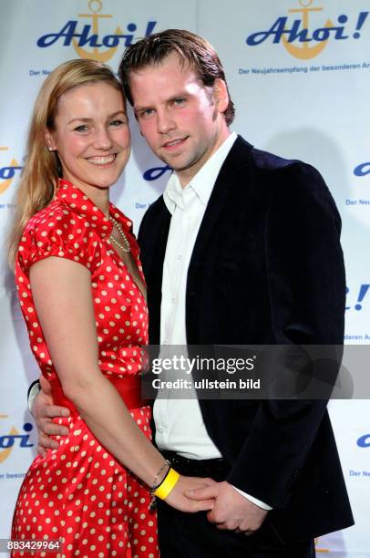 Harder, Rhea - Schauspielerin, D - mit Ehemann Joerg Vennewald anlaesslich Ahoi-Neujahrsempfang in Hamburg -