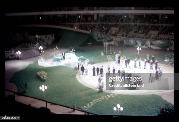 Berlin Deutschlandhalle: performance of Johann Strauss' operetta 'Die Fledermaus' - 1958