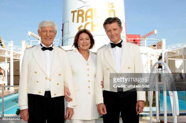Rauch, Siegfried - Actor, Germany - with Actress Heide Keller and Actor Nick Wilder during TV-series 'Das Traumschiff'