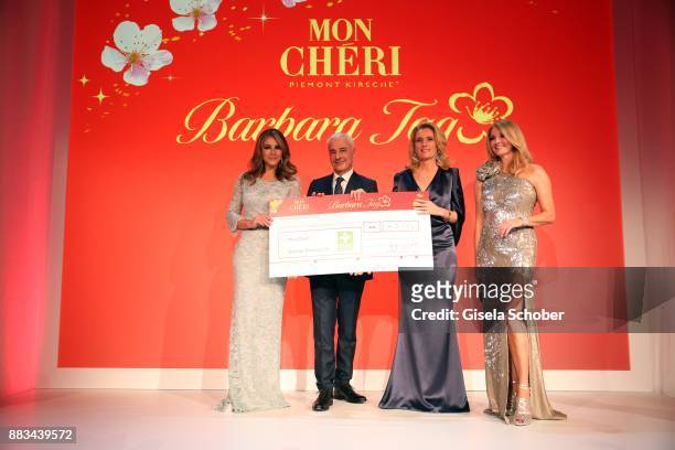 Elizabeth "Liz" Hurley, Carlo Vassallo, Director Ferrero Germany, Maria Furtwaengler and Frauke Ludowig with cheques during the Mon Cheri Barbara Tag...