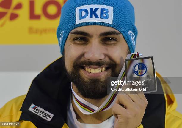 Andi Langenhan mit der Silbermedaille, waehrend den Sprintlaeufen zur FIL Rodel Weltmeisterschaft an der Deutsche Post Eisarena am Koenigssee, am 29....