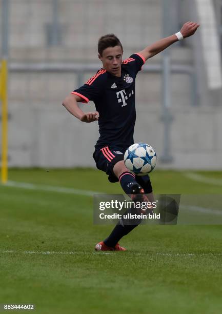 Marco Friedl in Aktion waehrend dem 4. Spieltag der Gruppe F, UEFA Youth League FC Bayern Muenchen gegen Arsenal FC am 4. November 2015 in Muenchen....