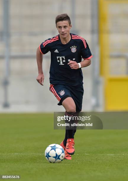 Marco Friedl in Aktion waehrend dem 4. Spieltag der Gruppe F, UEFA Youth League FC Bayern Muenchen gegen Arsenal FC am 4. November 2015 in Muenchen....