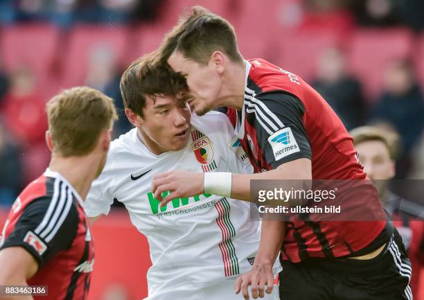 Jeong-Ho Hong im Kopfballduell mit Benjamin Huebner der sich dabei eine Platzwunde holt waehrend dem Fussball Bundesliga Spiel FC Ingolstadt 04 gegen...