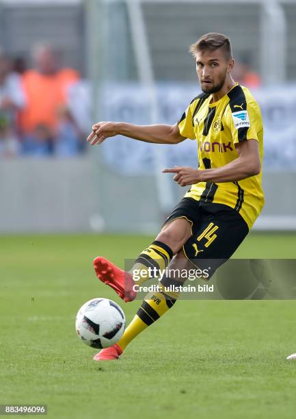 Moritz Leitner in Aktion waehrend dem Fussball Testspiel TSV 1860 Muenchen gegen Borussia Dortmund fuer die Saison 2016/2017 im Gruenwalder Stadion,...