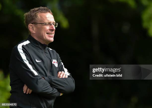 Sportdirektor Ralf Rangnick waehrend einer Trainingseinheit im Trainingslager des RB Leipzig am 02- August 2016 in Grassau.