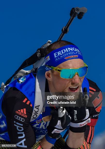 Erik Lesser beim Laufen waehrend dem 20km Einzelrennen der Herren bei der IBU Biathlon Weltmeisterschaft am 16. Februar 2017 in Hochfilzen .