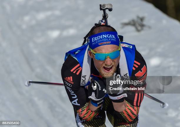 Erik Lesser beim Laufen waehrend dem 20km Einzelrennen der Herren bei der IBU Biathlon Weltmeisterschaft am 16. Februar 2017 in Hochfilzen .