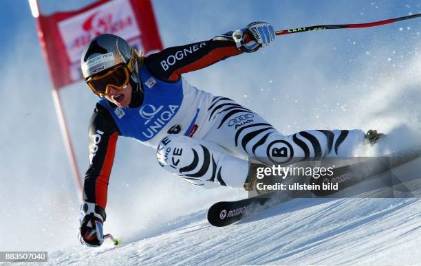 Sportlerin, Ski alpin, D in Aktion beim Riesenslalom in Sölden