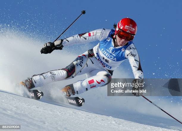 Sportlerin, Ski alpin, Österreich in Aktion beim Riesenslalom-Weltcup in Sölden