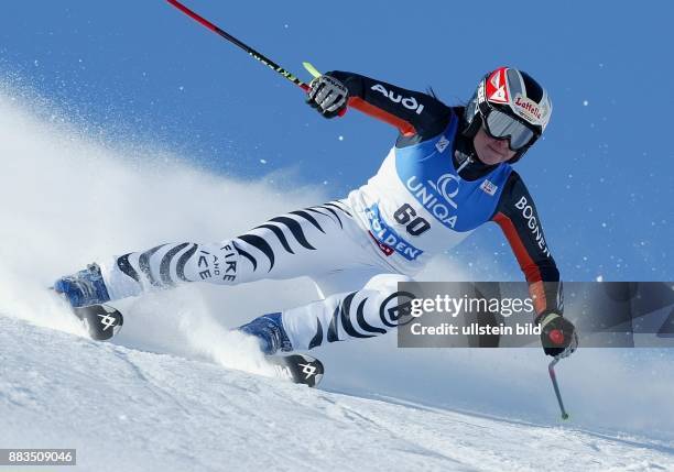 Sportlerin, Ski alpin, D in Aktion beim Riesenslalom