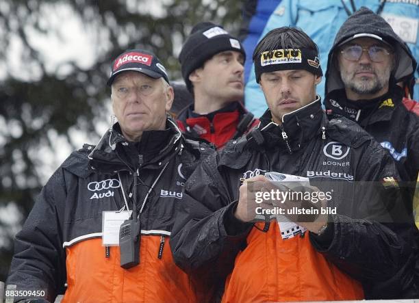 Trainer, Skispringen; D Cheftrainer der deutschen Skispringer mit Andreas Bauer , Trainer der deutschen Skispringer, bei der Vierschanzentournee...