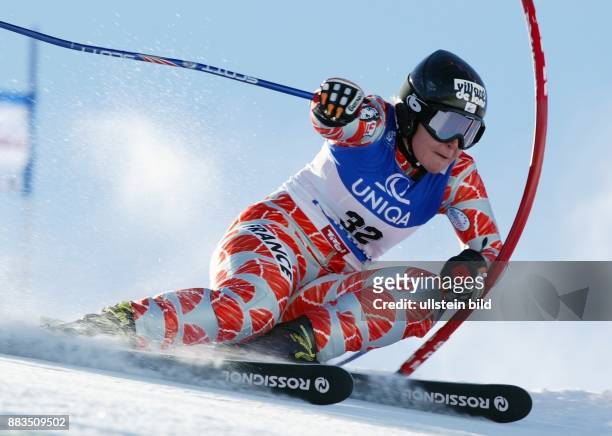 Carole Montillet *- Sportlerin, Ski Alpin, Frankreich beim Riesenslalom, Weltcup in Sölden / Österreich Einzelaufnahme .