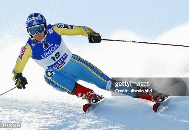 Ylva Nowen *- Sportlerin, Ski Alpin, Schweden beim Riesenslalom, Weltcup in Sölden / Österreich Einzelaufnahme .