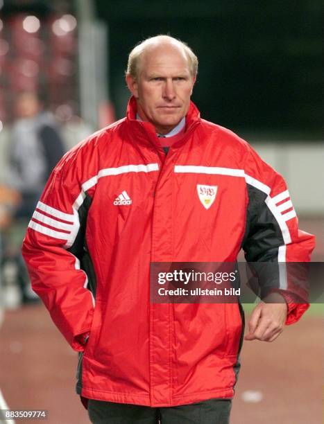 Ruessmann, Rolf *13.10..2009+ Fussballspieler, Fussballmanager, D Sportdirektor VfB Stuttgart - Halbportrait, in roter Jacke -