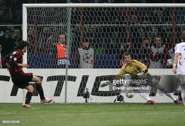 Italien, Mailand: Champions League, Saison 2006/2007, Viertelfinal-Hinspiel, AC Mailand - FC Bayern Muenchen 2:2 - Mailands Kaka schiesst per...