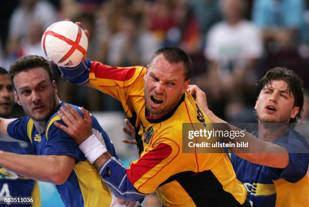 Olympische Spiele 2004 Athen - Handball, Deutschland 21 - Christian Schwarzer gegen Renato Ruy und Daniel Baldacin