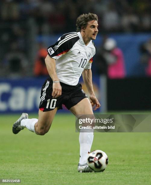 Sebastian Deisler Mittelfeldspieler Nationalmannschaft; D: läuft mit dem Ball